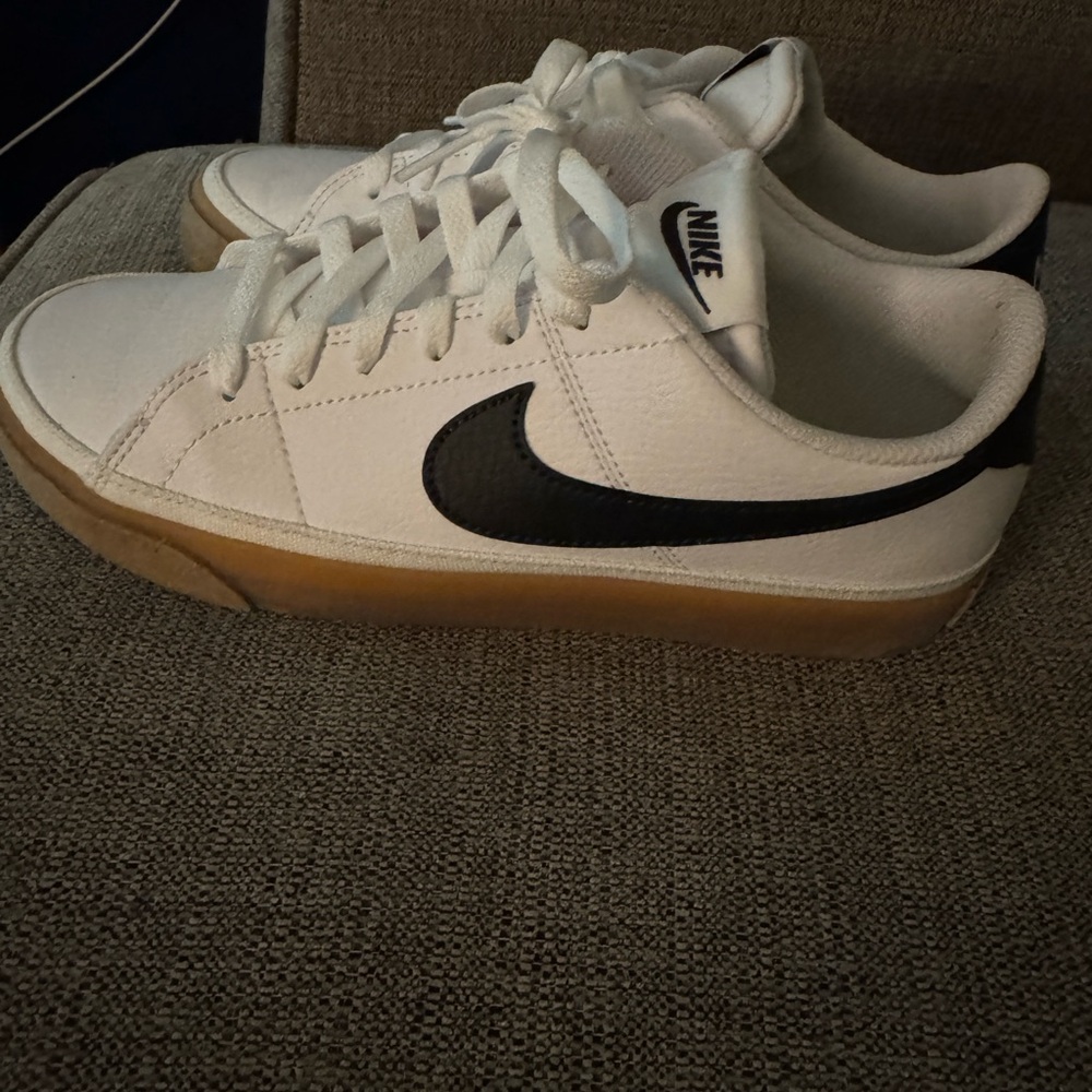 Women’s Nike Court Legacy Nature